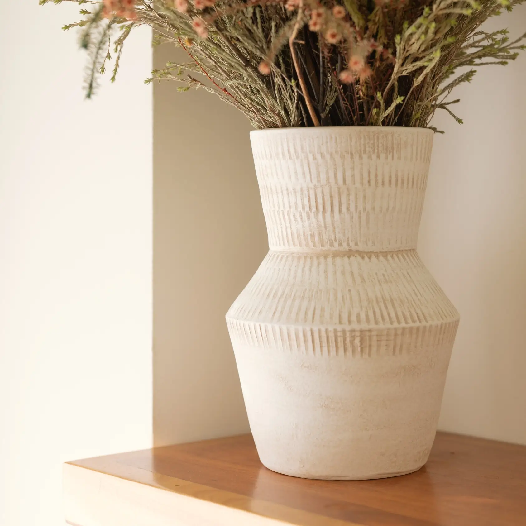 Oito.Atelier große Keramik-Vase PUGLIA, beige, handgefertigt Oito.Atelier große Keramik-Vase PUGLIA, beige, handgefertigt