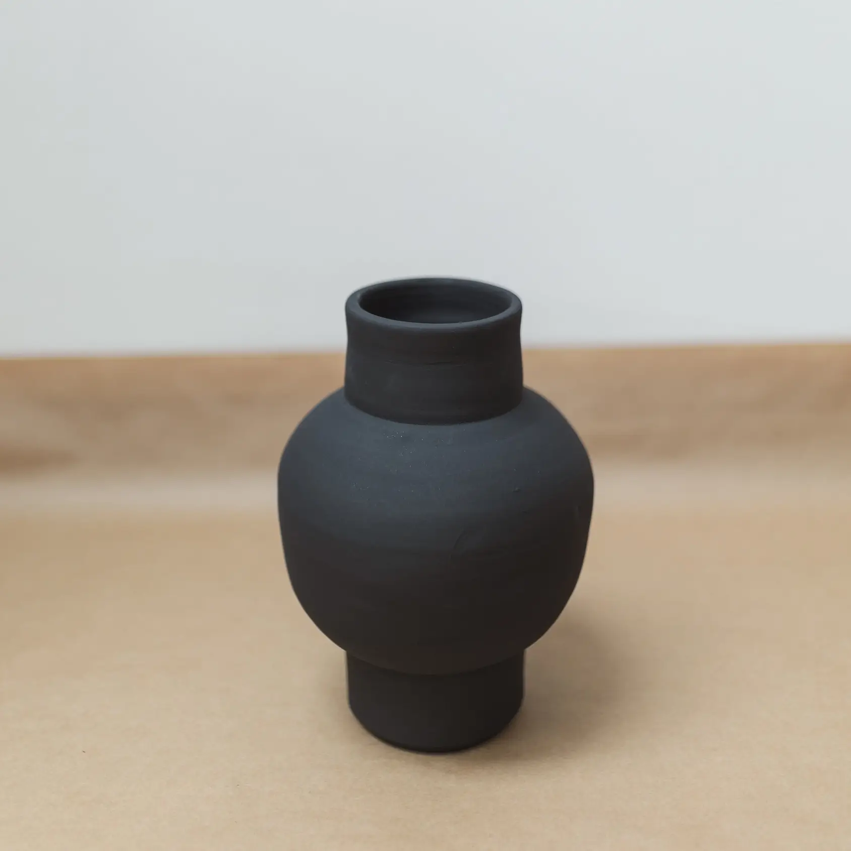Oito.Atelier Keramik-Vase PARMA, handgefertigt in Portugal Oito.Atelier Keramik-Vase PARMA, handgefertigt in Portugal