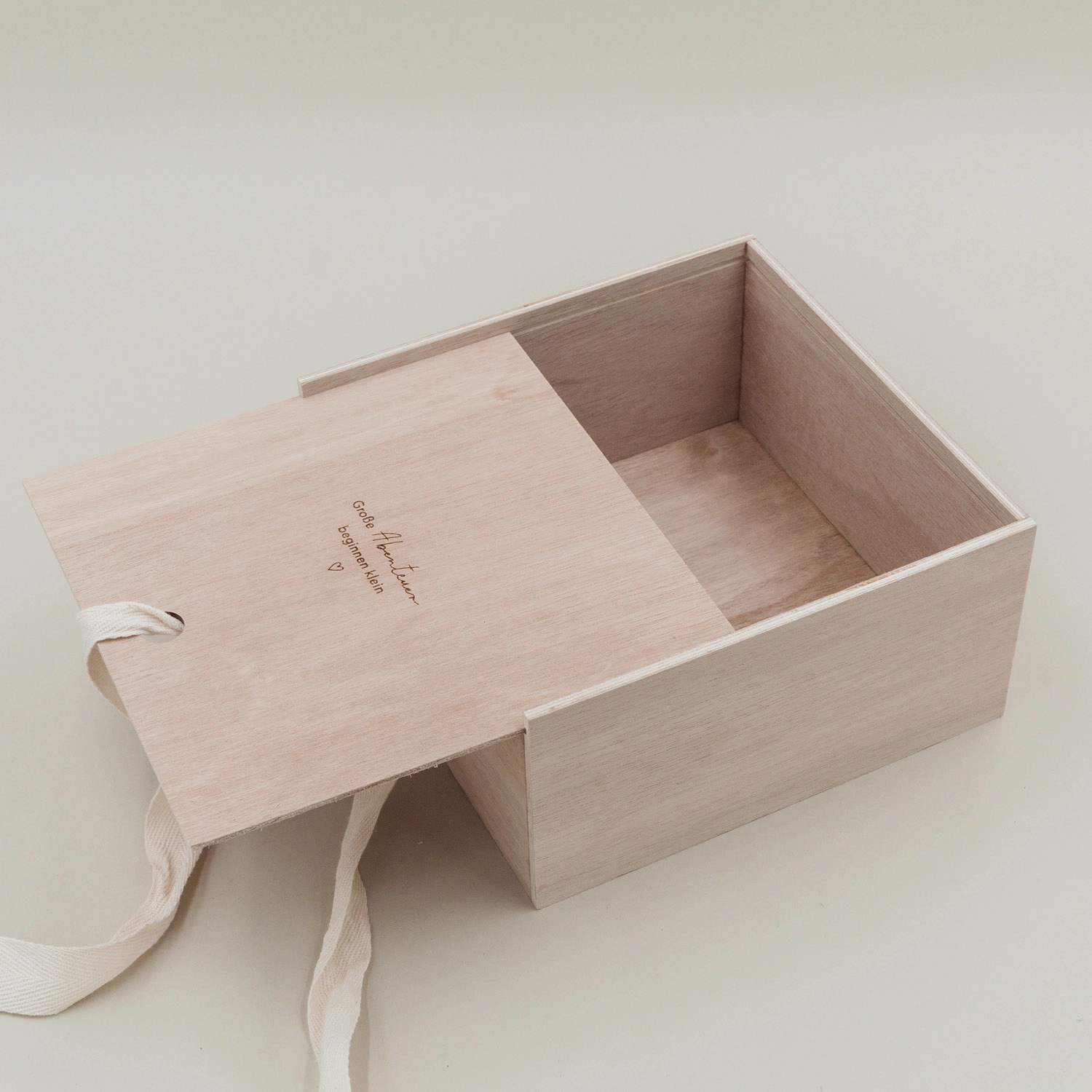 Eulenschnitt Erinnerungsbox aus Holz mit Aufschrift Große Abenteuer, 20x20x10 cm