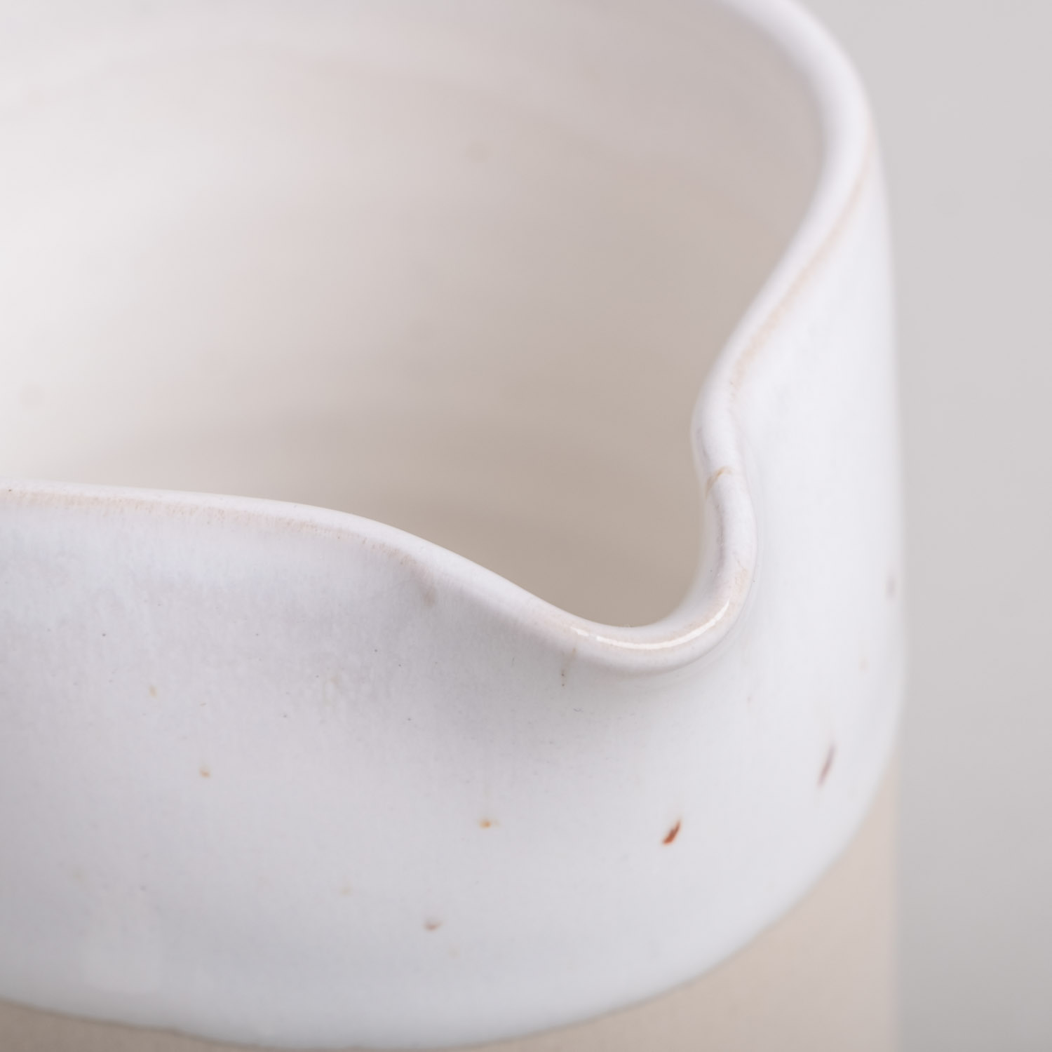 Eulenschnitt Milchkännchen aus Steingut | Motiv Herz | passend zum Cappuccinobecher