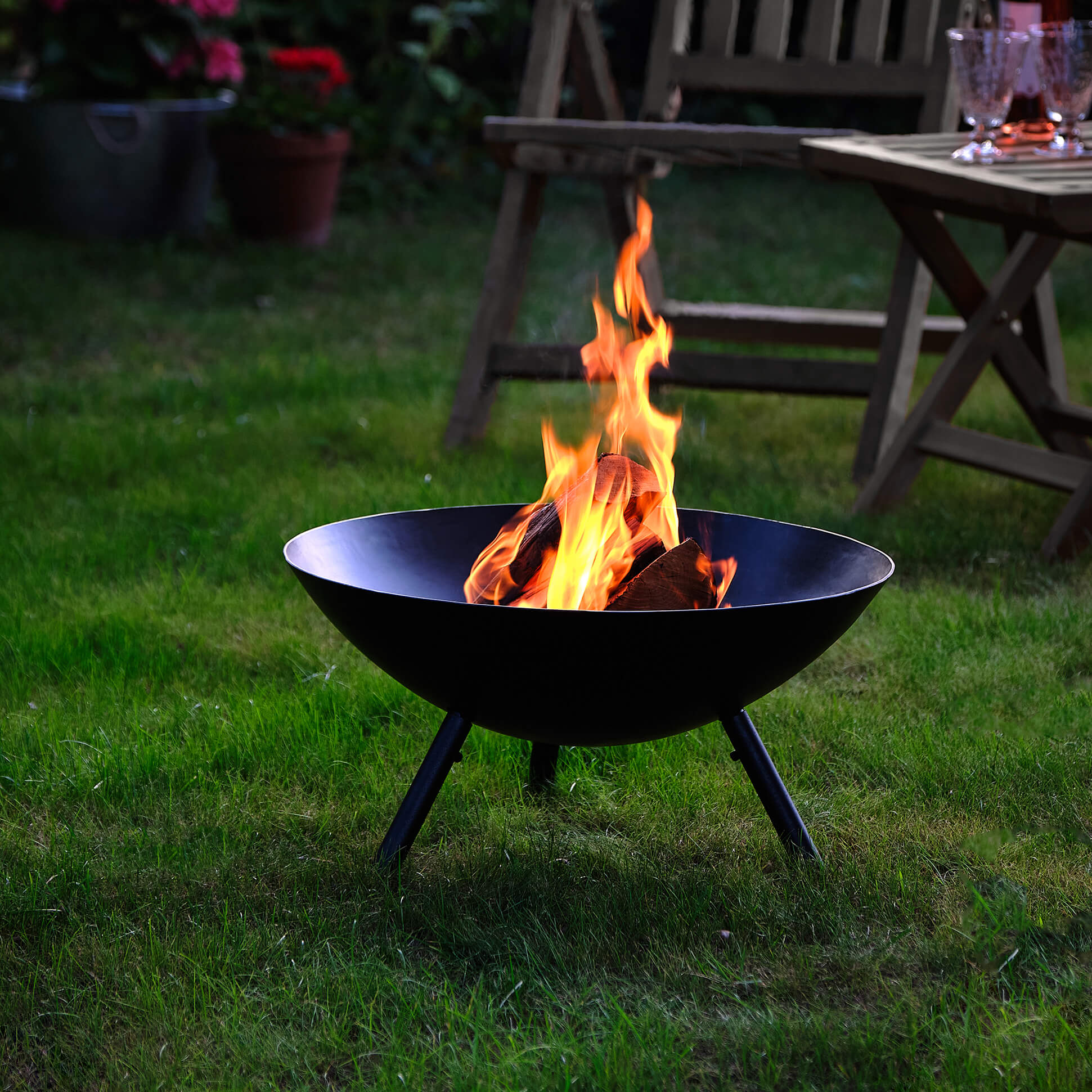 Philippi Feuerschalen-Set FLAMES für den Garten mit Grillplatte und Zange Philippi Feuerschalen-Set FLAMES für den Garten mit Grillplatte und Zange