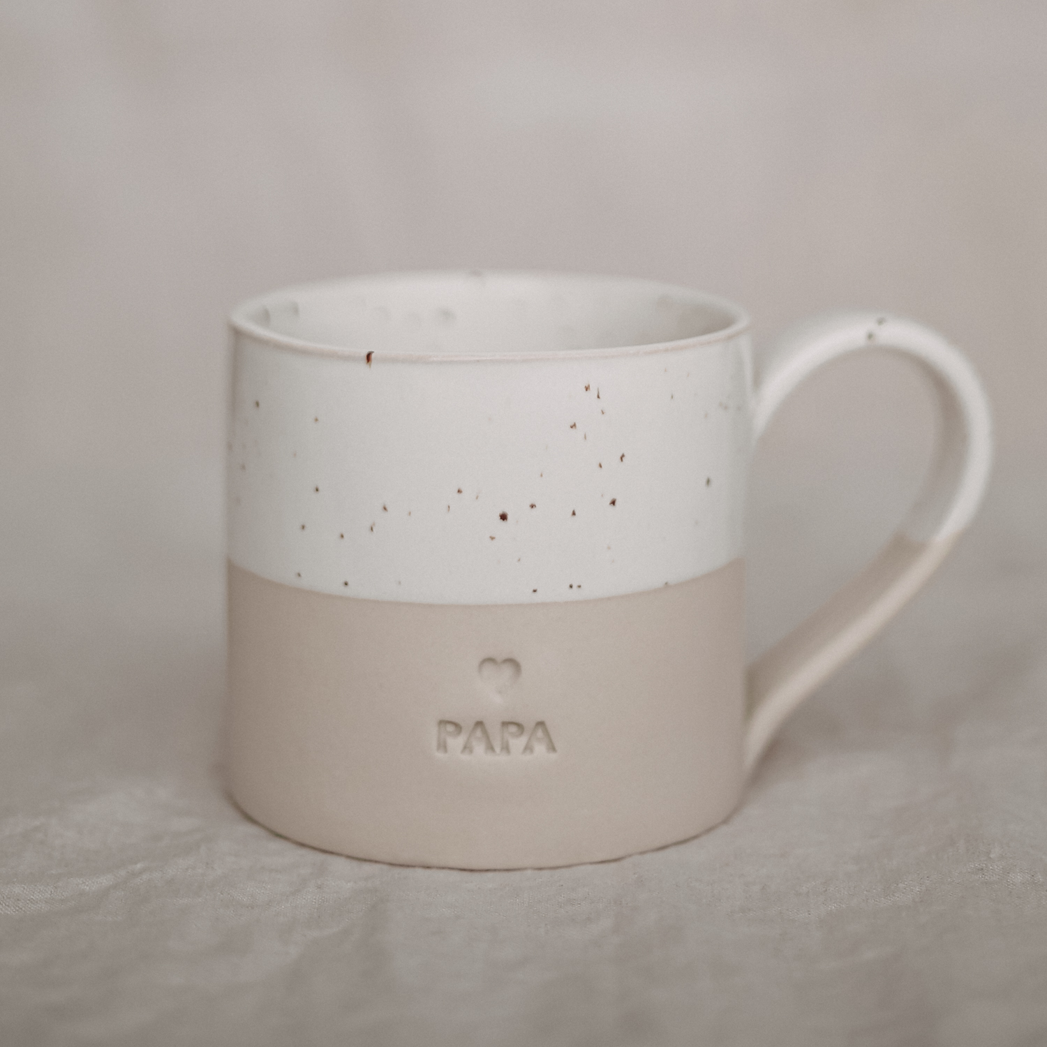 Eulenschnitt große Steingut-Tasse PAPA mit Griff, spülmaschinenfest
