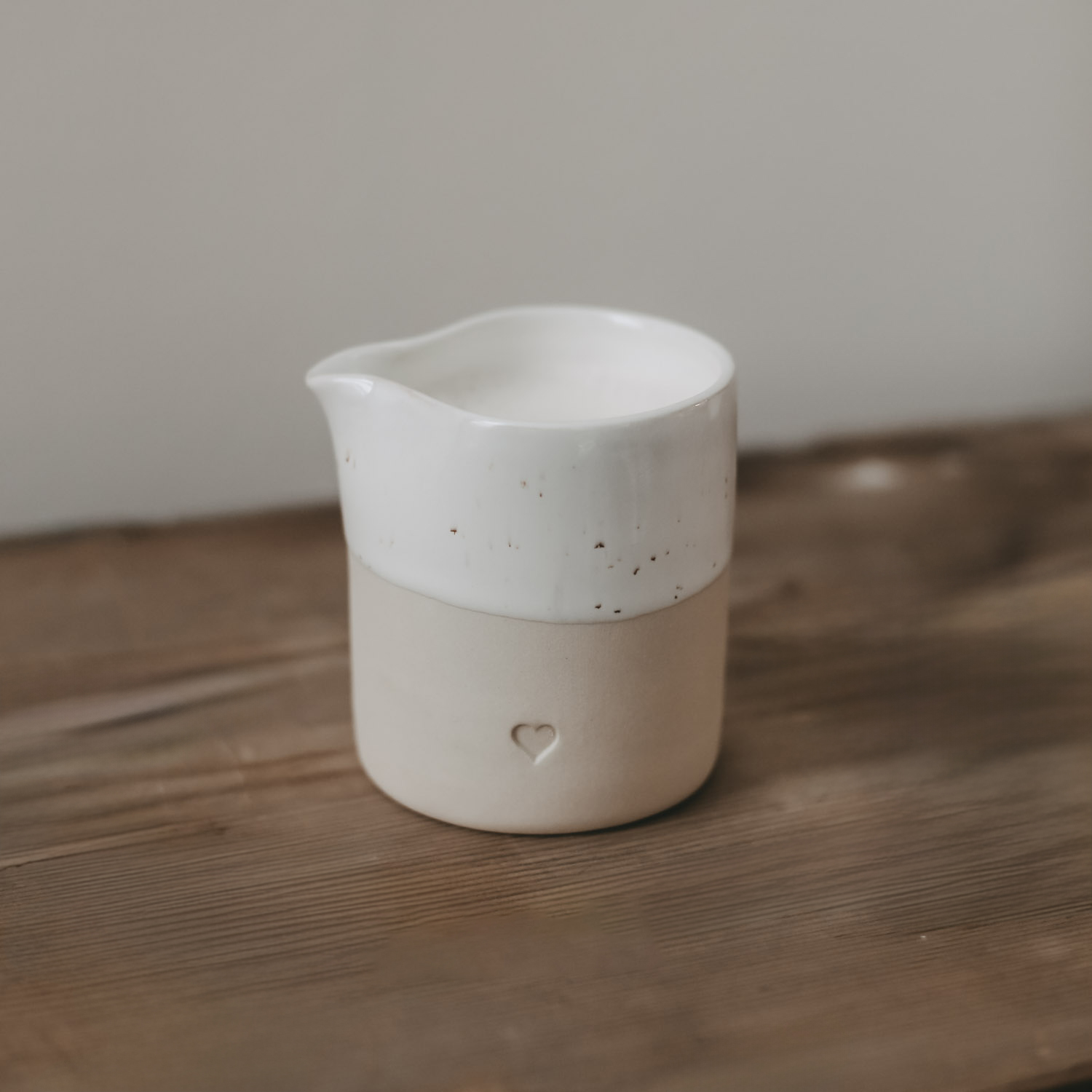 Eulenschnitt Milchkännchen aus Steingut | Motiv Herz | passend zum Cappuccinobecher