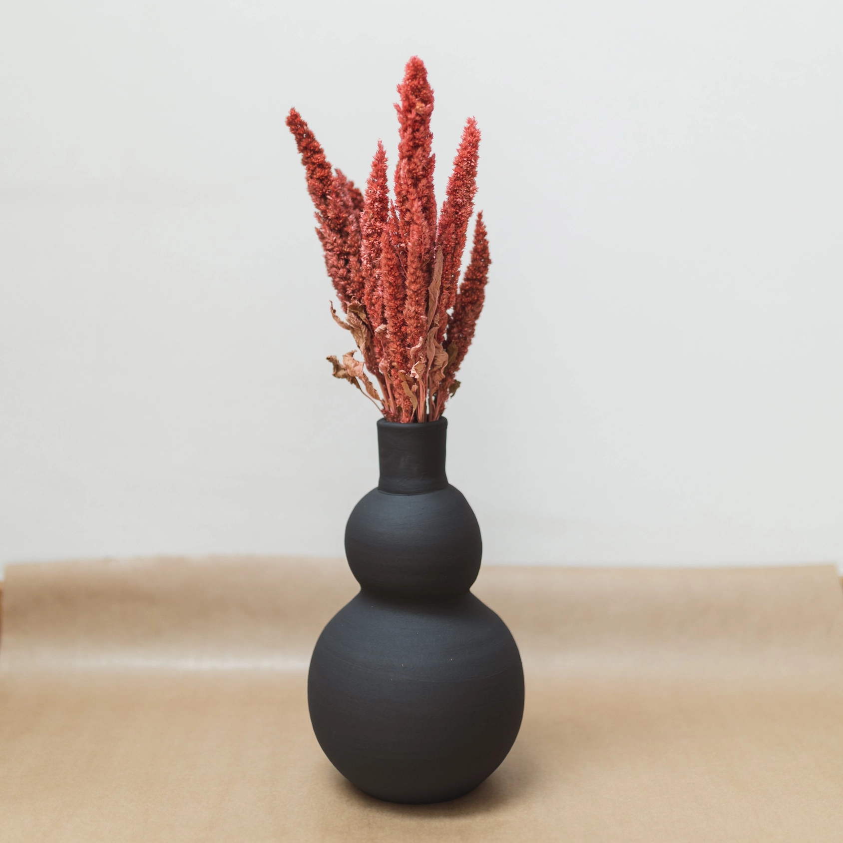 Oito.Atelier Vase BERGAMO aus Keramik, handgefertigt in Portugal