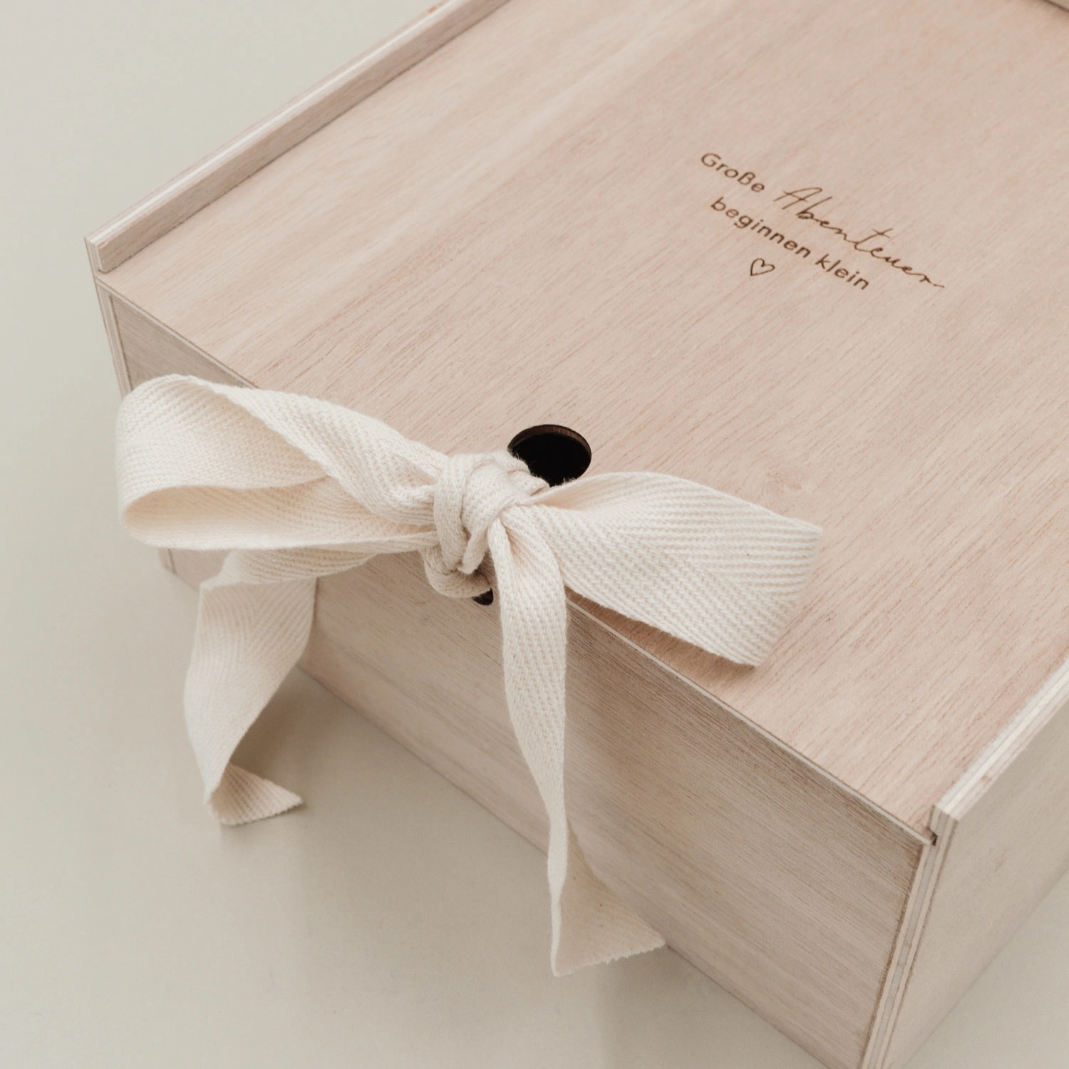 Eulenschnitt Erinnerungsbox aus Holz mit Aufschrift Große Abenteuer, 20x20x10 cm