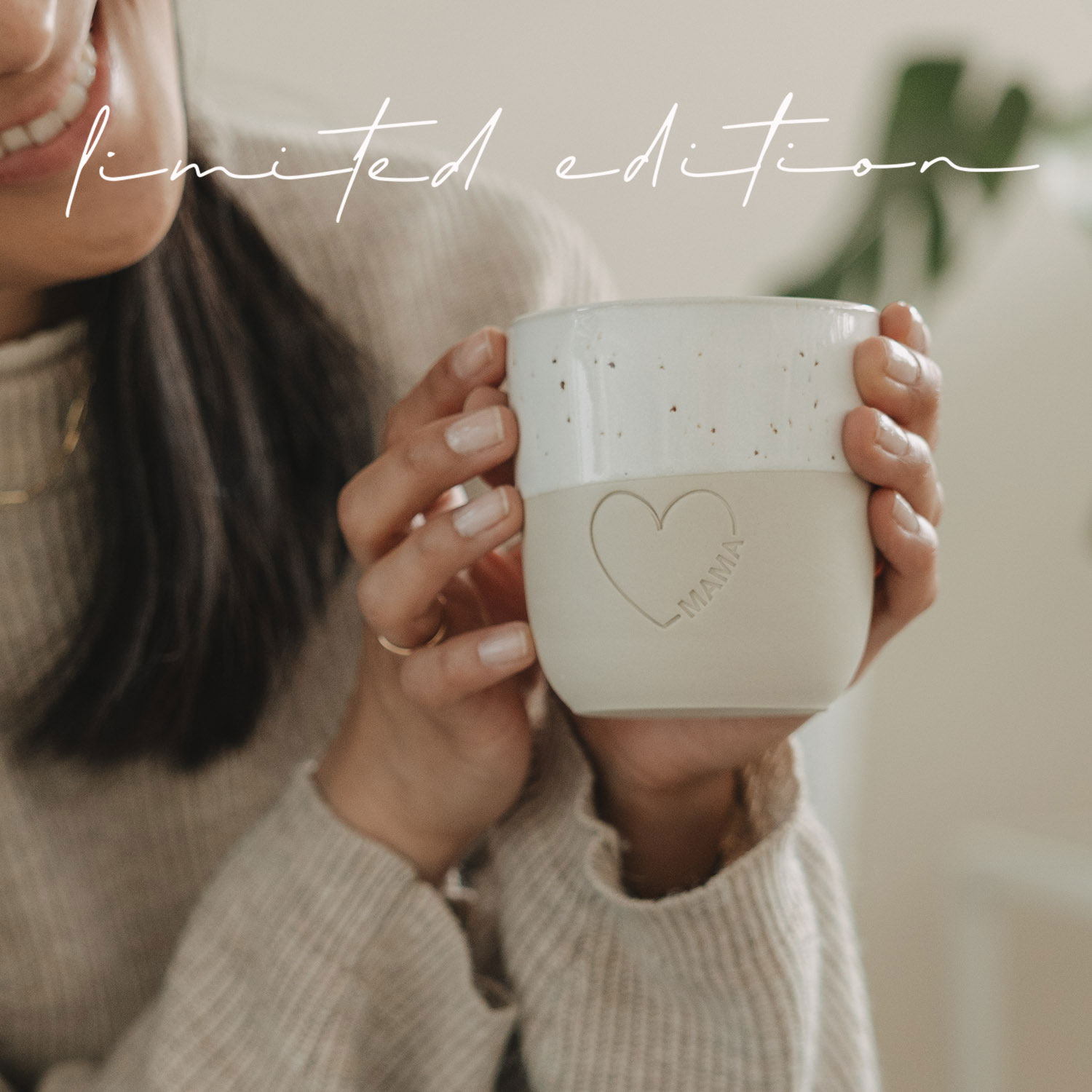 Eulenschnitt Steingut-Becher Mama mit großem Herz | LIMITED EDITION 2026 | Muttertagsgeschenk, handgefertigt