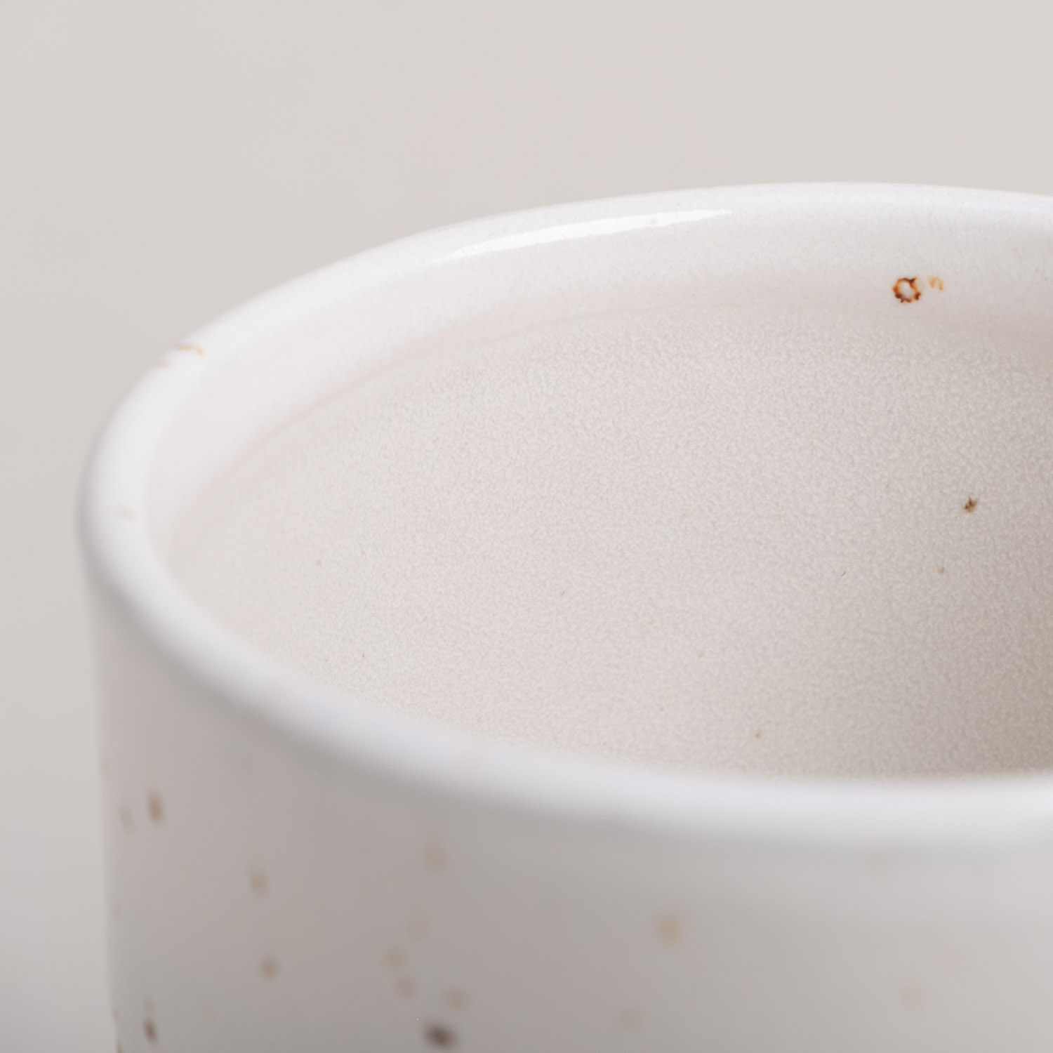 Eulenschnitt Becher aus Steingut HELLO NEW DAY | Cappuccinobecher aus Portugal | für den Kaffee am Morgen