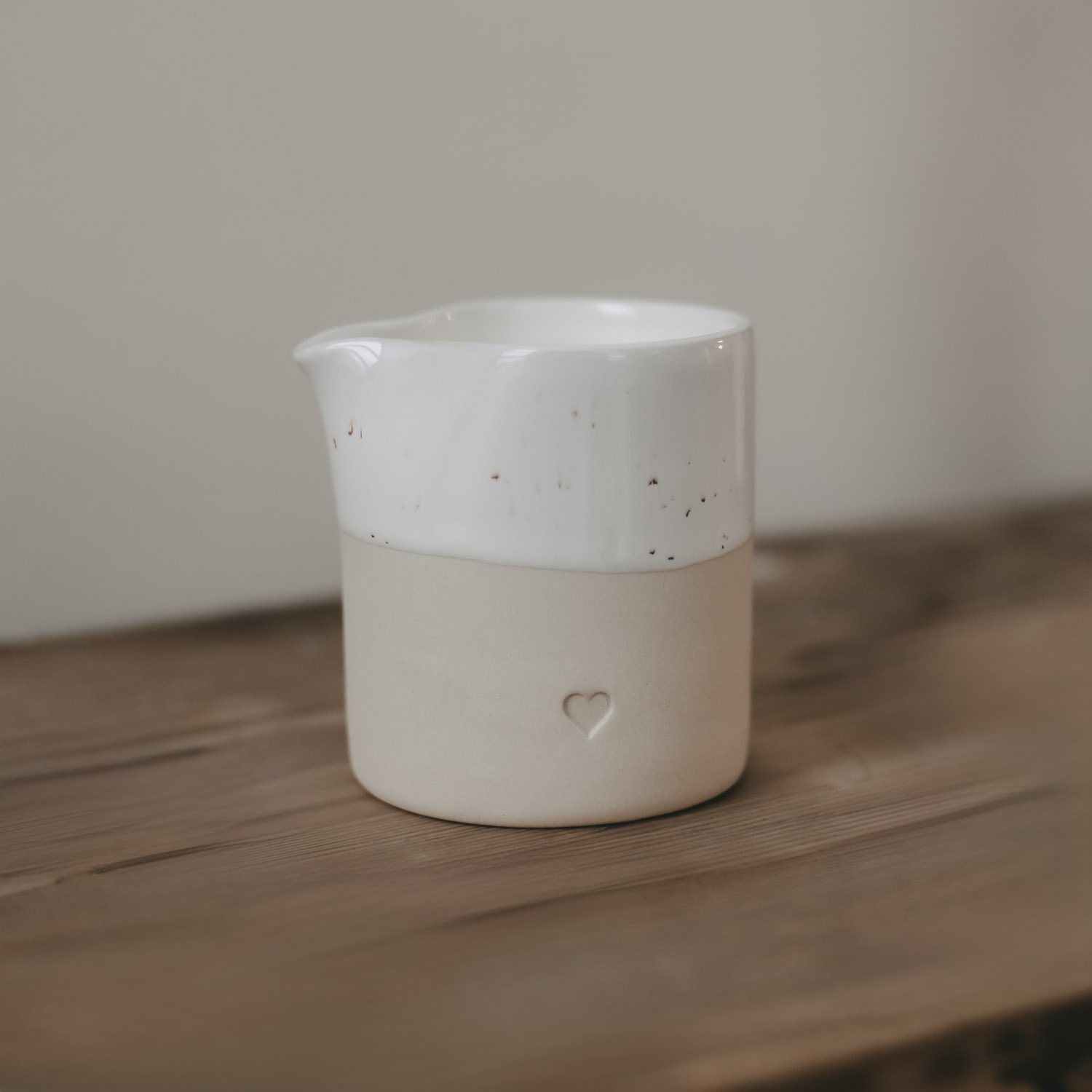 Eulenschnitt Milchkännchen aus Steingut | Motiv Herz | passend zum Cappuccinobecher