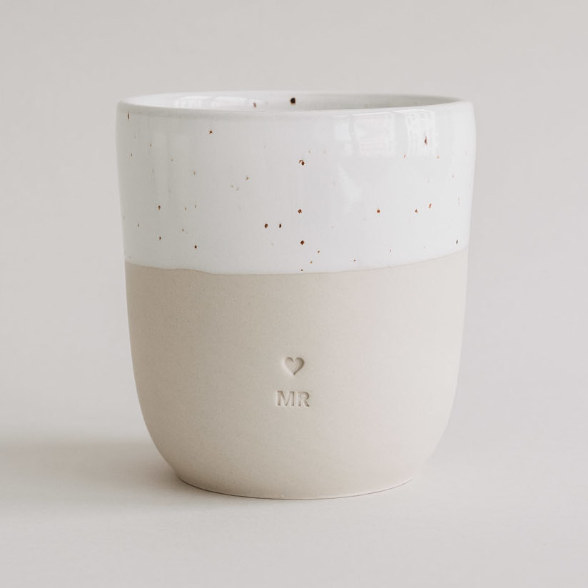 Eulenschnitt Kaffeebecher mit Aufschrift MR | Hochzeitsgeschenk aus Steingut | für 320 ml