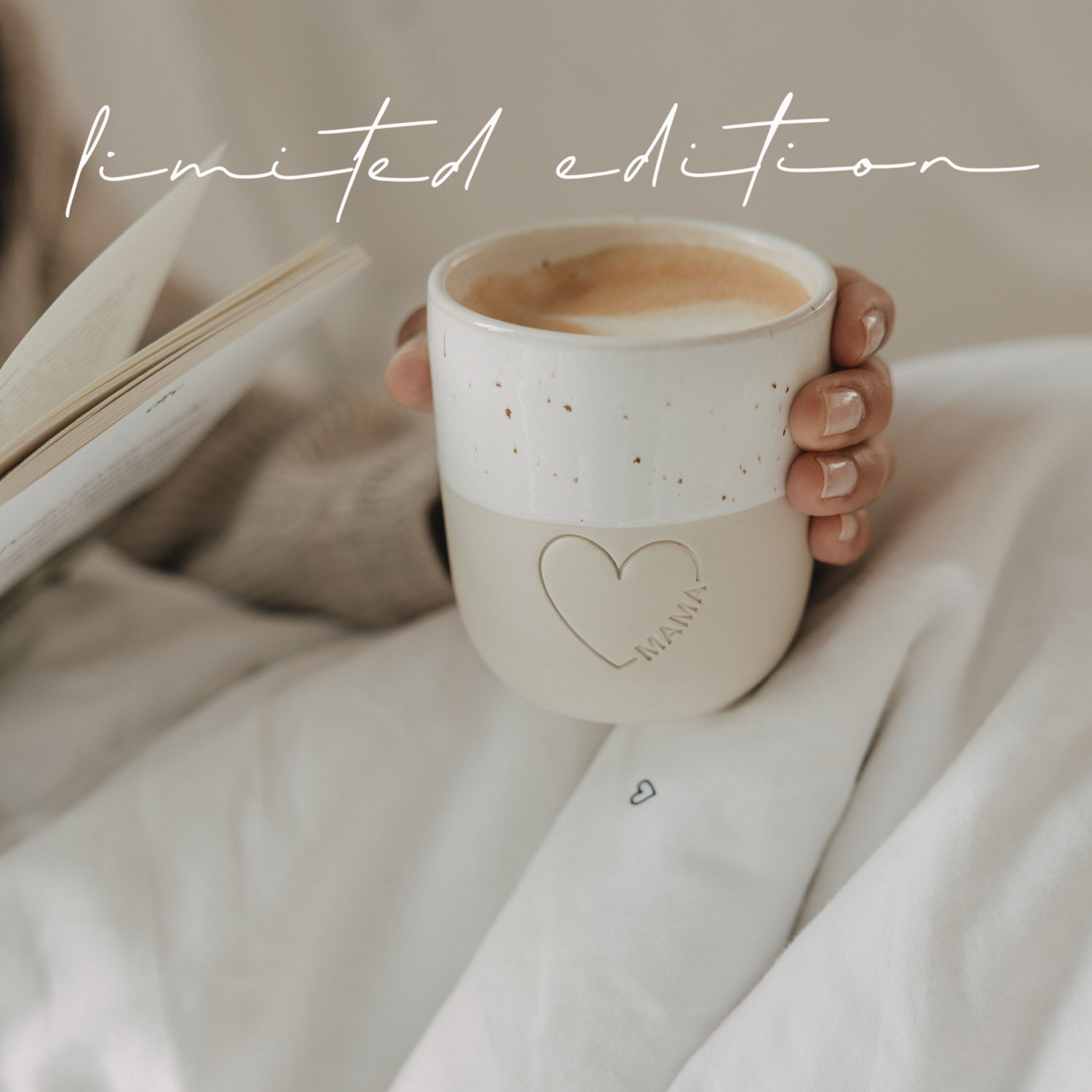 Eulenschnitt Steingut-Becher Mama mit großem Herz | LIMITED EDITION 2026 | Muttertagsgeschenk, handgefertigt