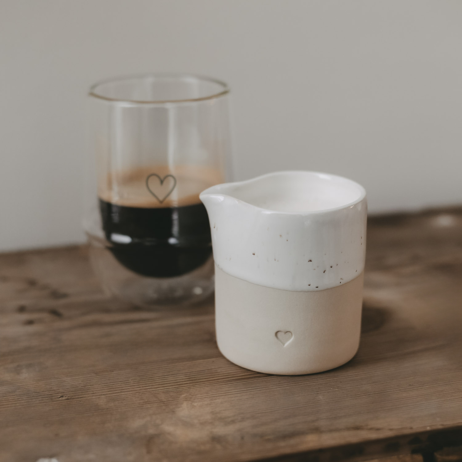 Eulenschnitt Milchkännchen aus Steingut | Motiv Herz | passend zum Cappuccinobecher