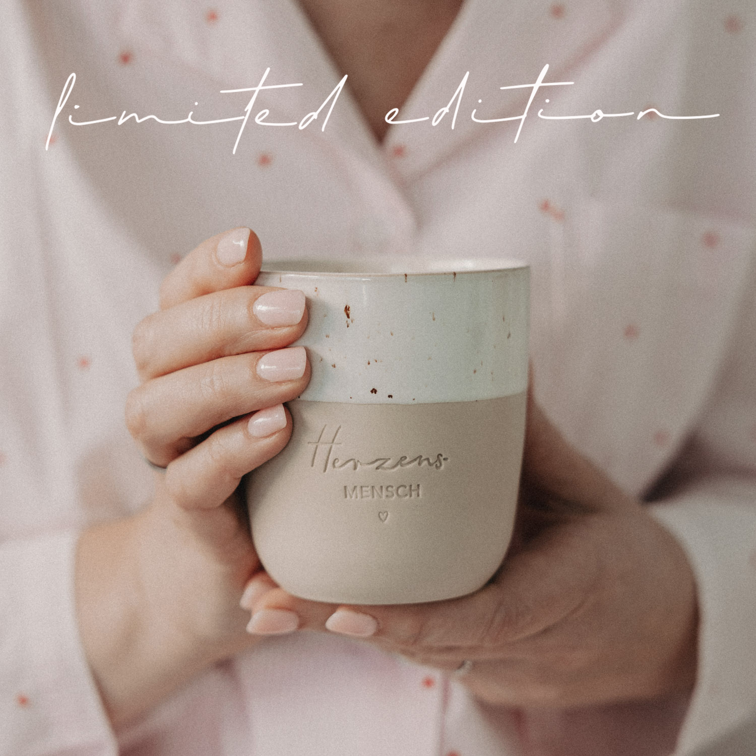 Eulenschnitt Steingut-Becher Herzensmensch | Limited Edition | Kaffeebecher 320 ml