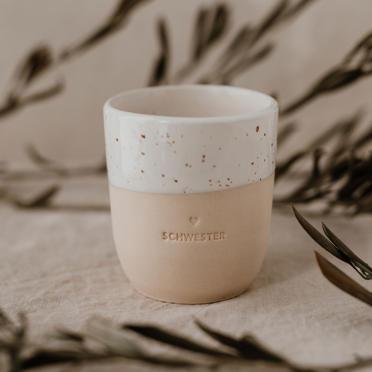 Eulenschnitt Steingut-Becher Schwester | schöne Tasse mit Motiv | Perfekt als Geschenk für Geschwister