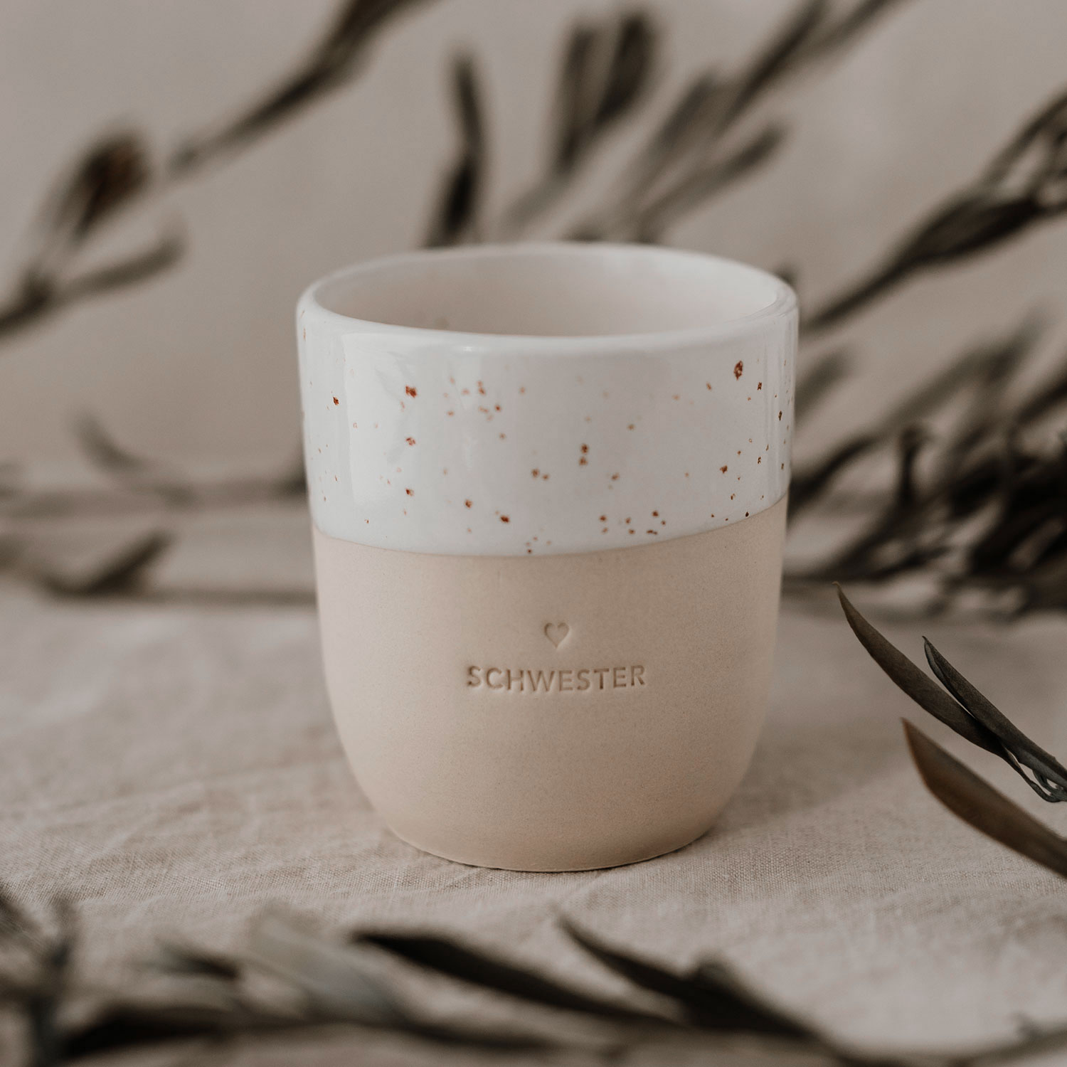 Eulenschnitt Steingut-Becher Schwester | schöne Tasse mit Motiv | Perfekt als Geschenk für Geschwister