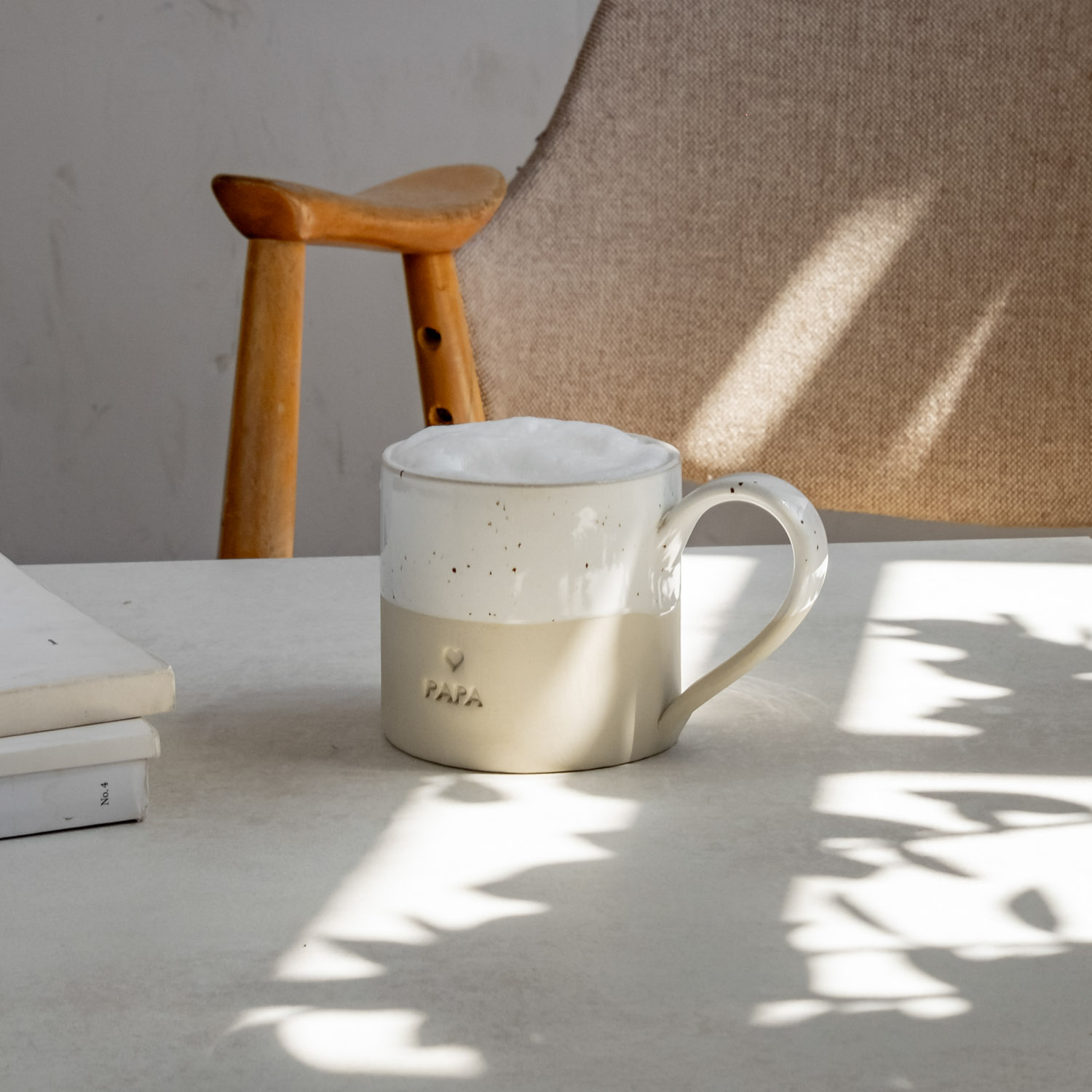 Eulenschnitt große Steingut-Tasse PAPA mit Griff, spülmaschinenfest Eulenschnitt große Steingut-Tasse PAPA mit Griff, spülmaschinenfest