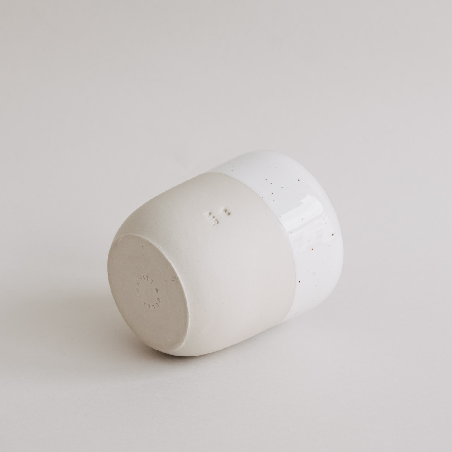 Eulenschnitt Kaffeebecher mit Aufschrift MR | Hochzeitsgeschenk aus Steingut | für 320 ml