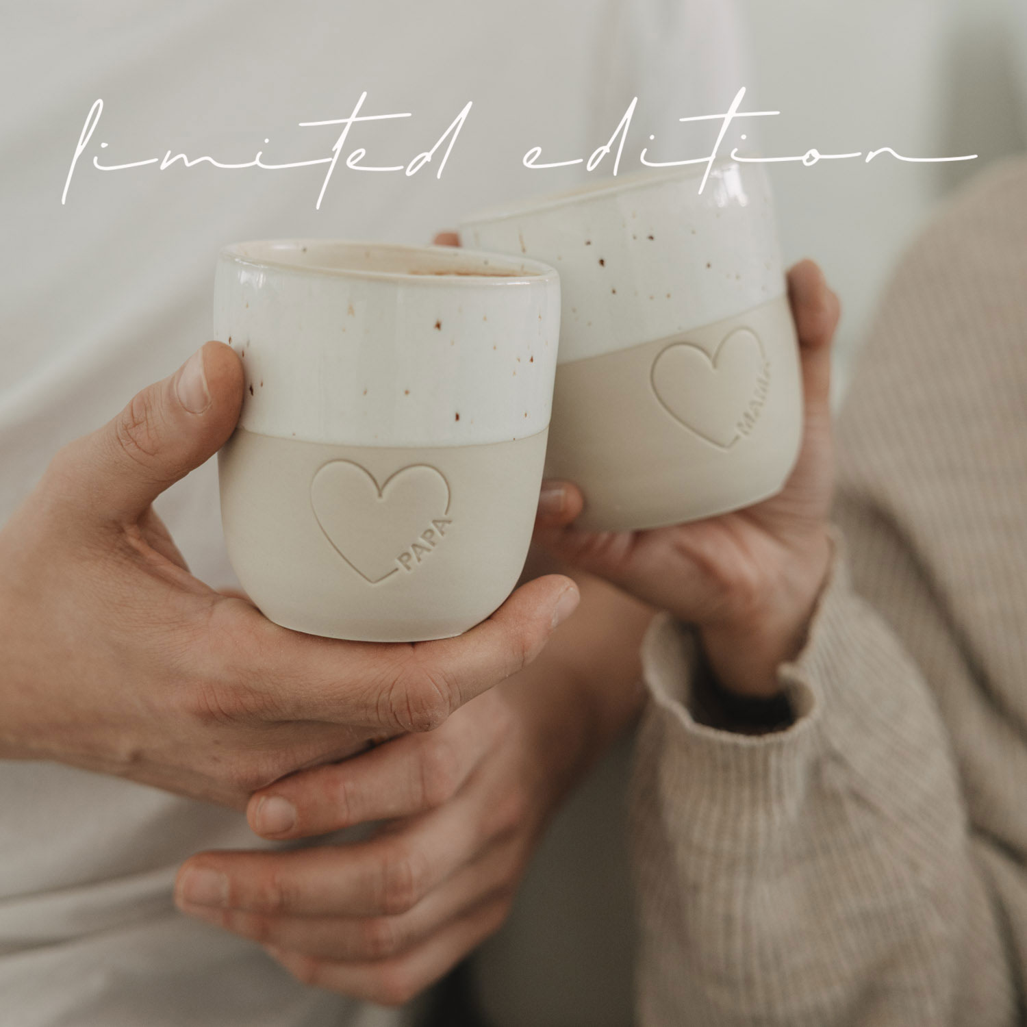 Eulenschnitt Steingut-Becher Mama mit großem Herz | LIMITED EDITION 2026 | Muttertagsgeschenk, handgefertigt