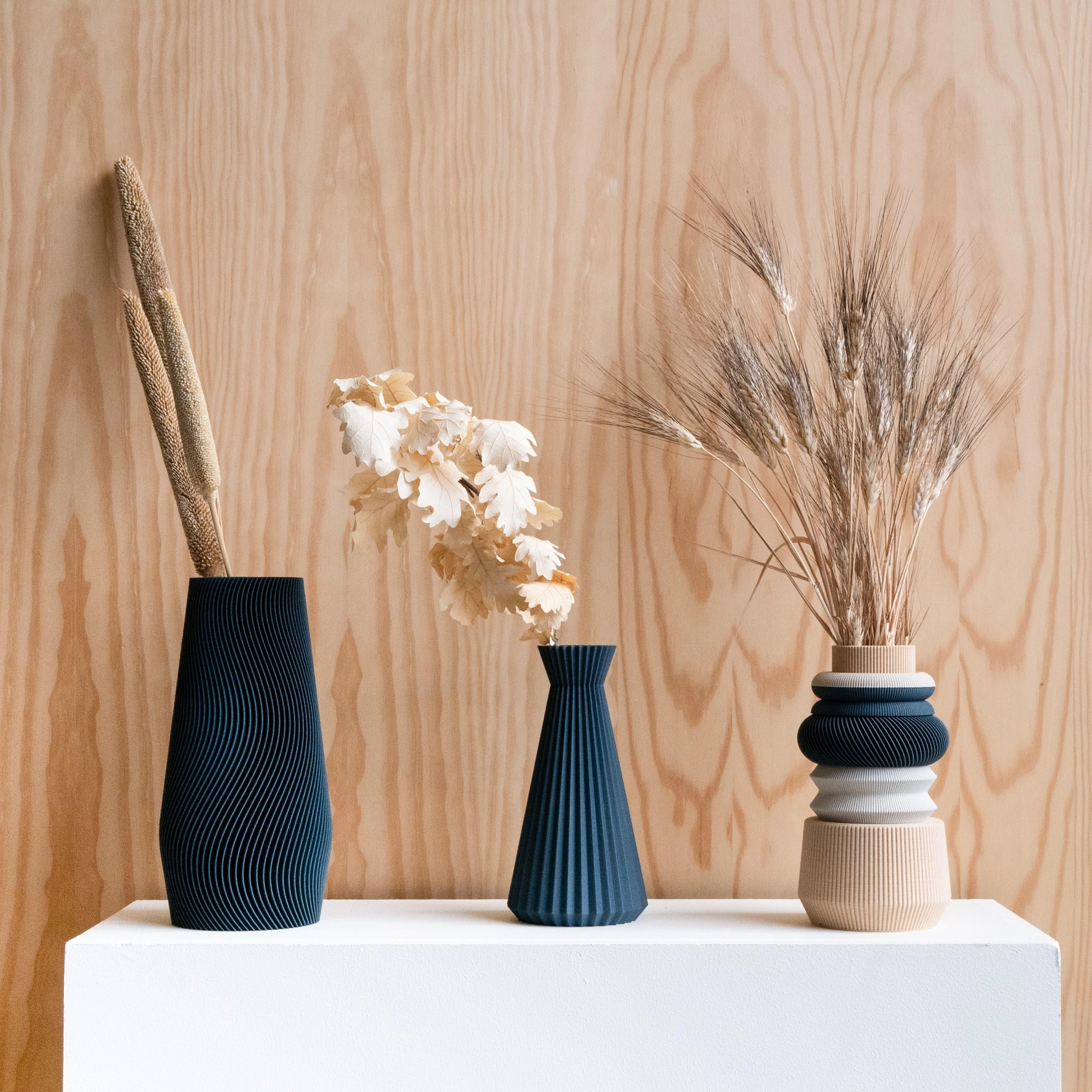 Minimum Design ausgefallene Deko-Vase ISHI in verschiedenen Farben und Größen Minimum Design ausgefallene Deko-Vase ISHI in verschiedenen Farben und Größen