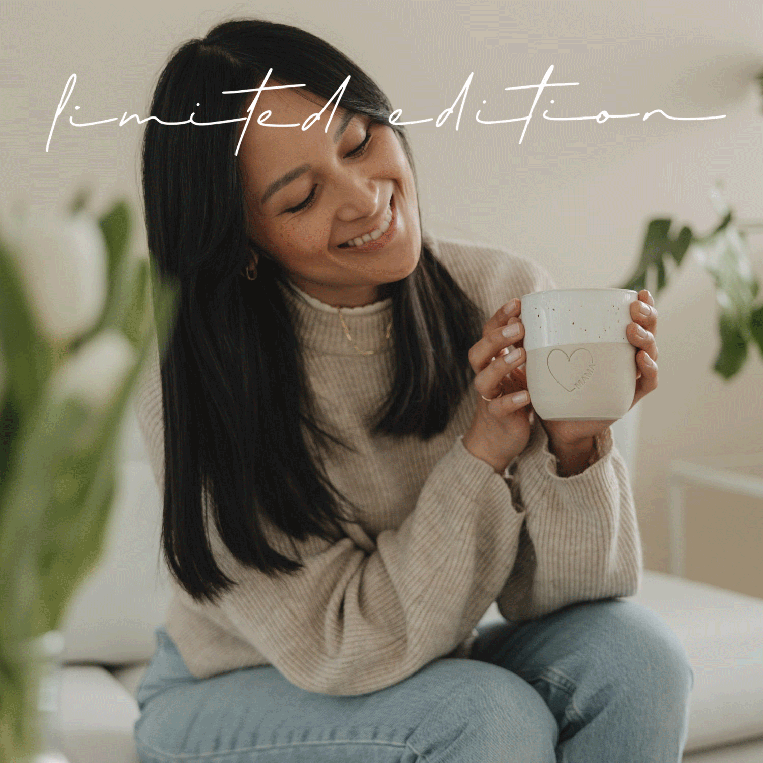 Eulenschnitt Steingut-Becher Mama mit großem Herz | LIMITED EDITION 2026 | Muttertagsgeschenk, handgefertigt